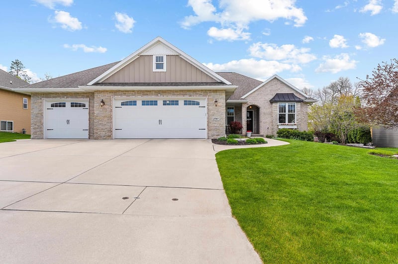 3747 Copper Oak Cir, Green Bay, WI 54313