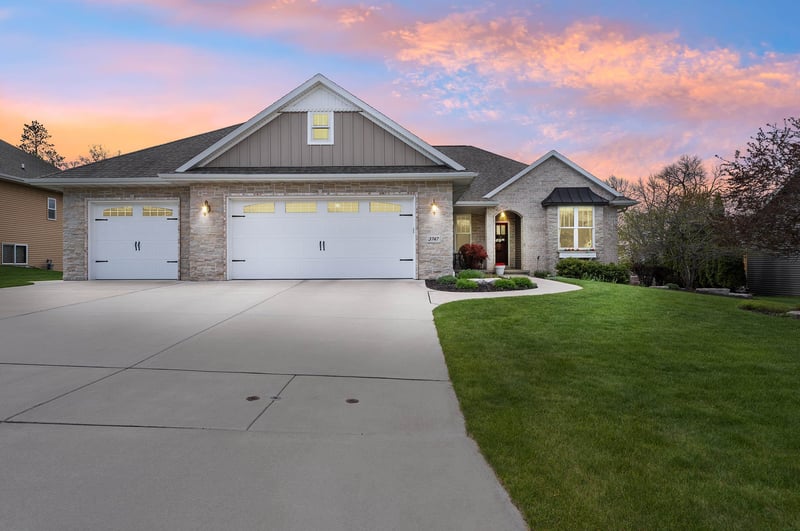 3747 Copper Oak Cir, Green Bay, WI 54313