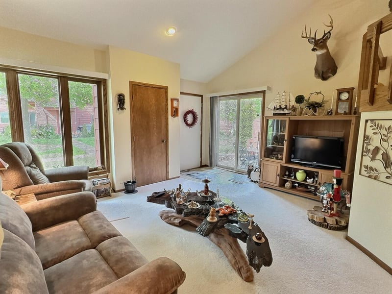 2230 Meadowbrook Ct #E, Oshkosh, WI 54904