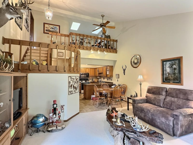 2230 Meadowbrook Ct #E, Oshkosh, WI 54904