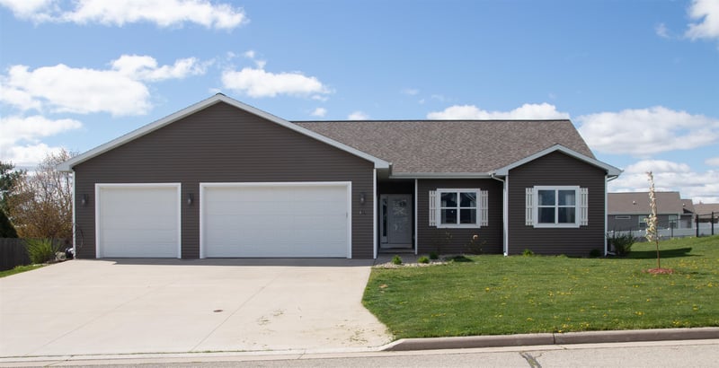 306 Greenbrier Dr, Hortonville, WI 54944