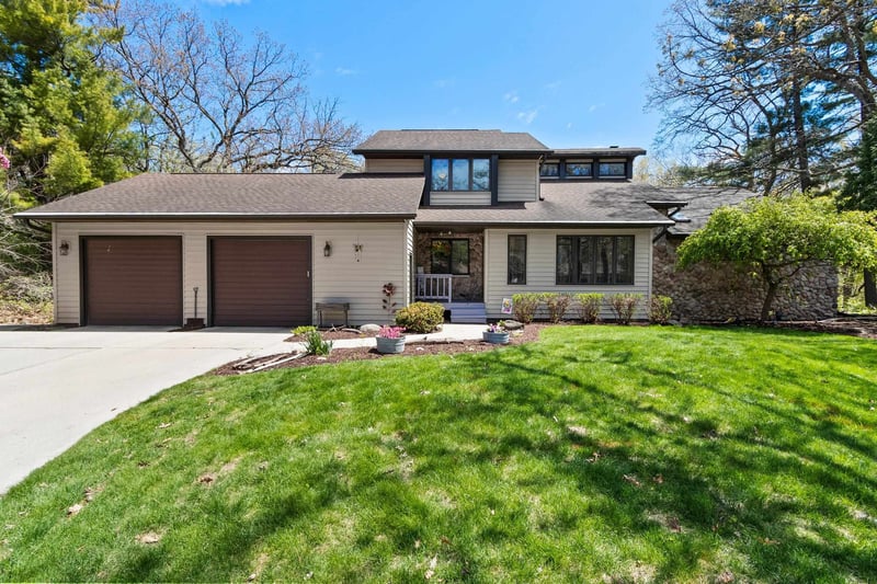 125 Traders Point Ln, Green Bay, WI 54302