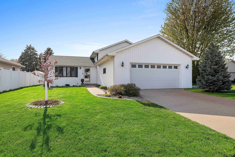 3861 Cobblestone Ct, Oshkosh, WI 54901