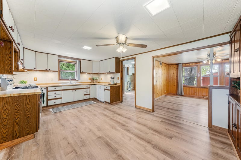 7761 Boom Bay Heights Rd, Larsen, WI 54947