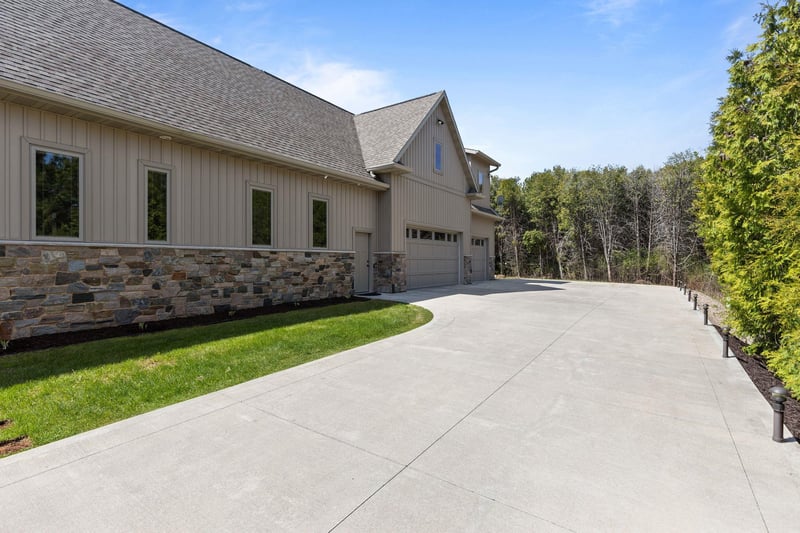 N3281 Feather Ridge Dr, Appleton, WI 54913