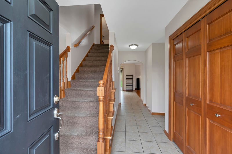 2085 Bracton Rd, Suamico, WI 54173