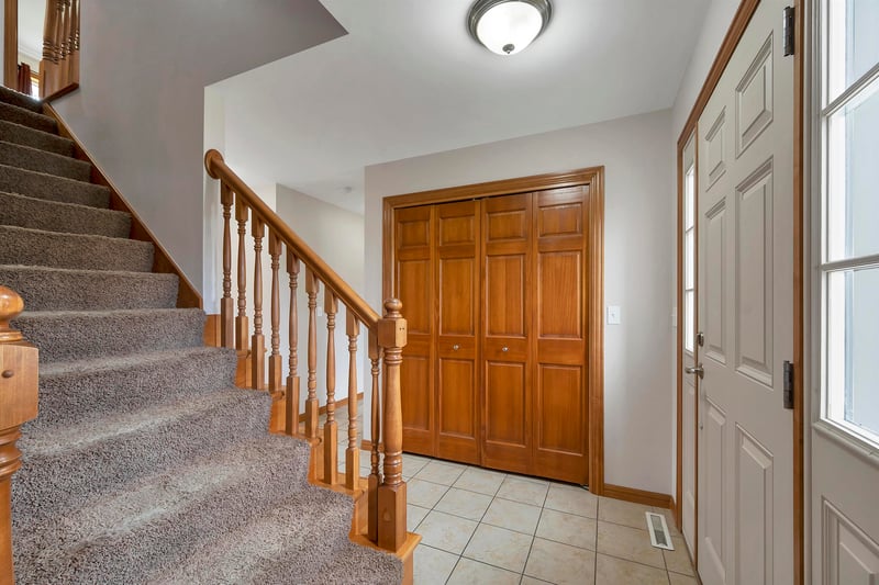 2085 Bracton Rd, Suamico, WI 54173