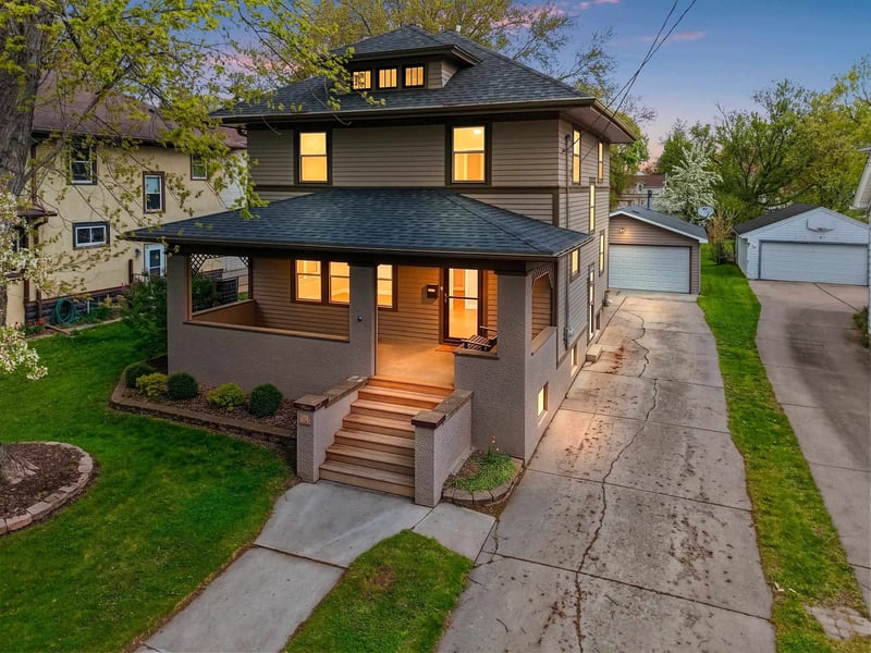 1131 Lawe St, Green Bay, WI 54301-3422