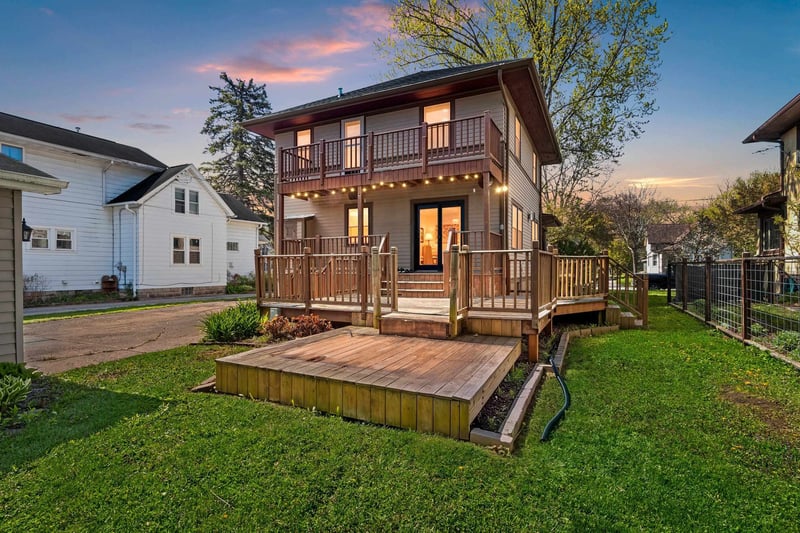 1131 Lawe St, Green Bay, WI 54301-3422