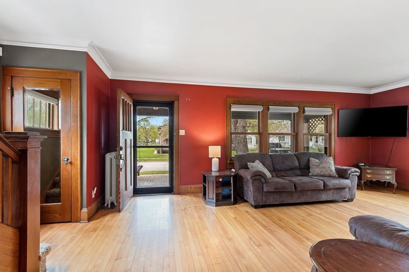 1131 Lawe St, Green Bay, WI 54301-3422