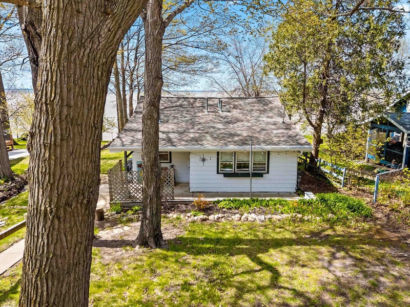 5083 Edgewater Beach Rd, Green Bay, WI 54311