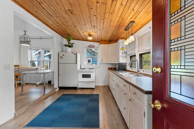 5083 Edgewater Beach Rd, Green Bay, WI 54311