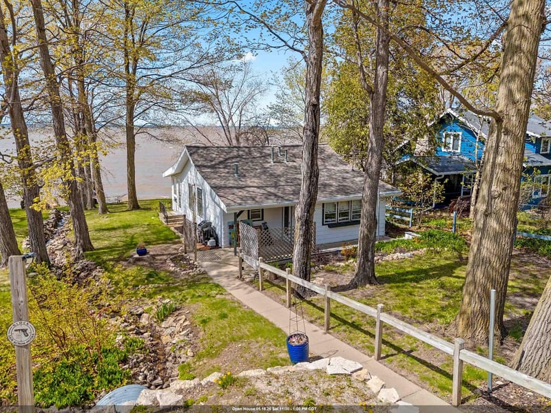5083 Edgewater Beach Rd, Green Bay, WI 54311