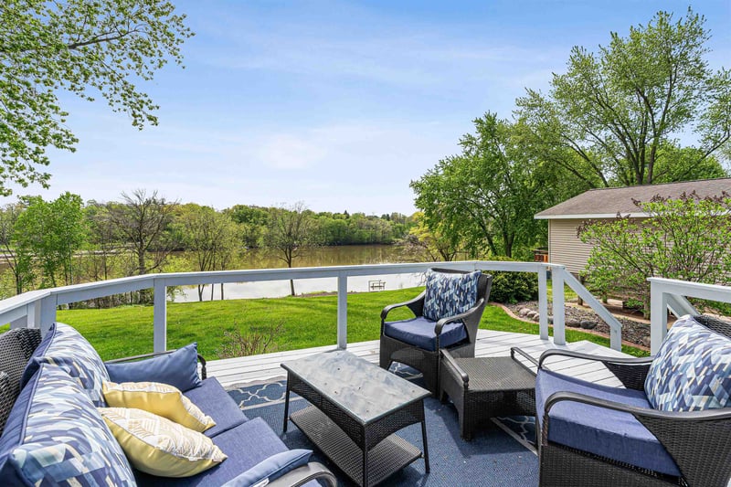 739 Park St, Wrightstown, WI 54180-1017