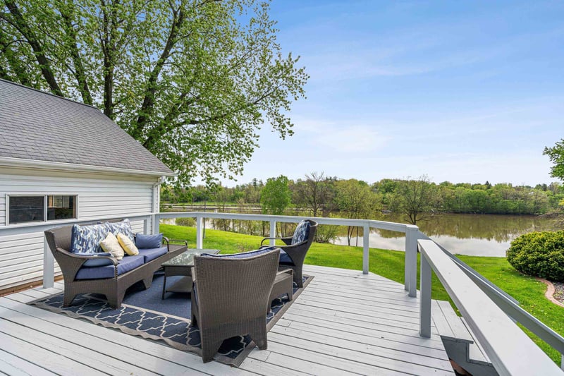 739 Park St, Wrightstown, WI 54180-1017