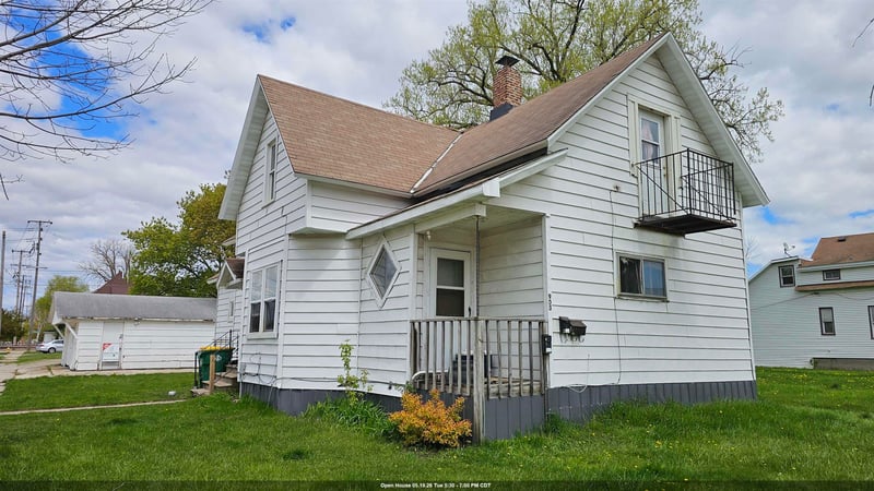 903 Smith St, Green Bay, WI 54301