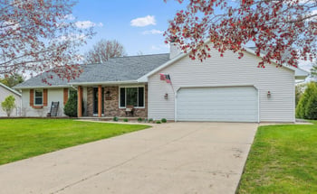 2067 Elvira Way, Green Bay, WI 54313-8082
