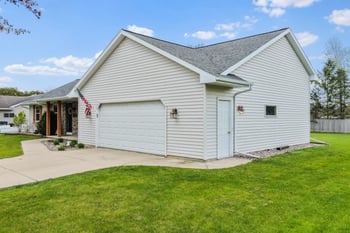 2067 Elvira Way, Green Bay, WI 54313-8082