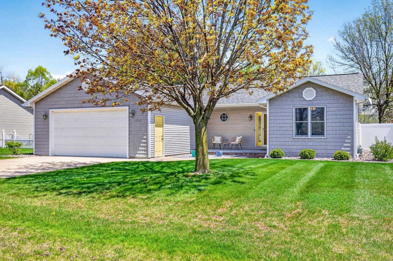 N9168 Cherrymeadow Dr, Appleton, WI 54815-4681