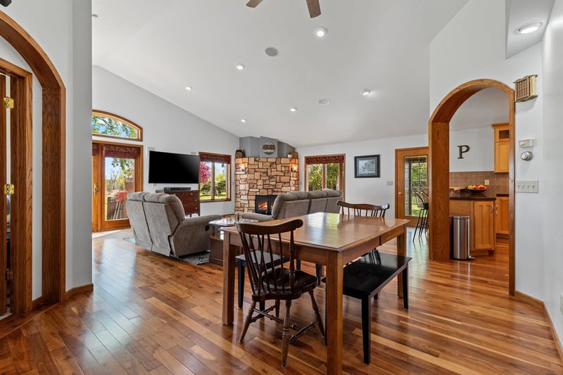4360 Reighmoor Rd, Omro, WI 54963