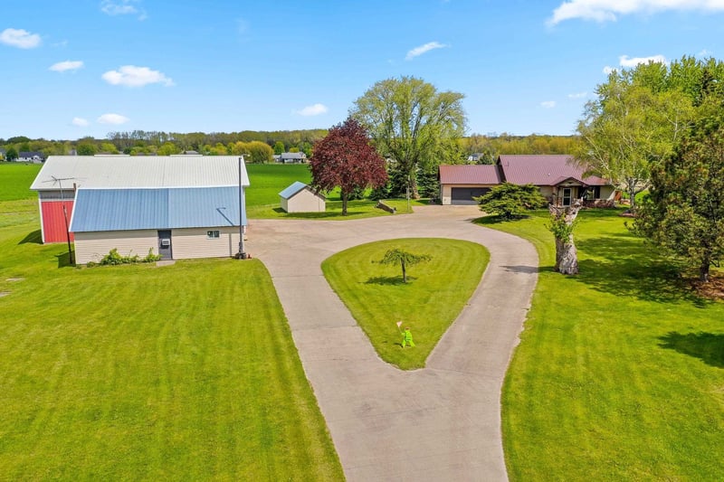 4360 Reighmoor Rd, Omro, WI 54963