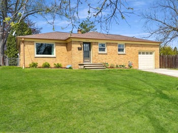 1520 Ridge Rd, Green Bay, WI 54304-3204