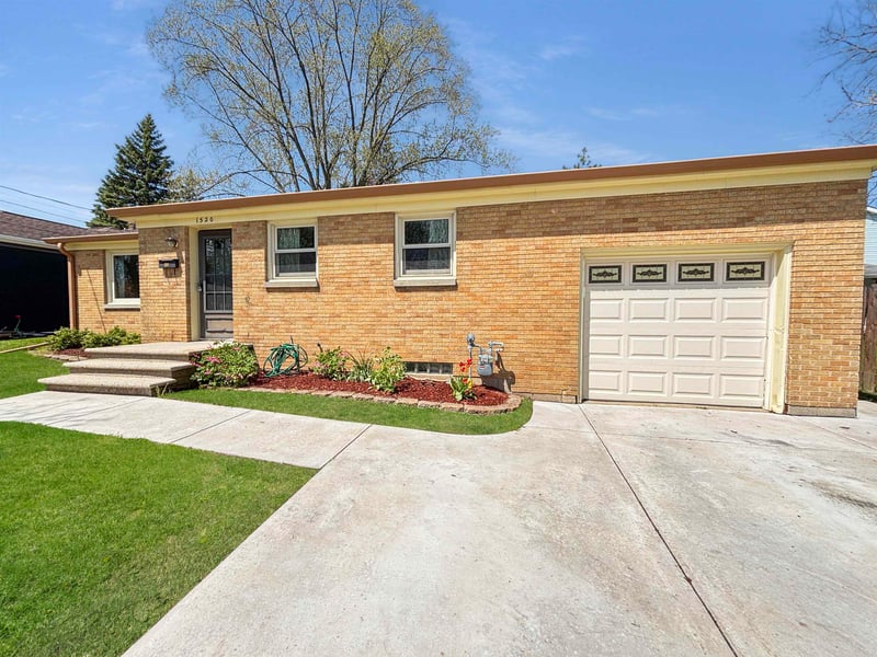1520 Ridge Rd, Green Bay, WI 54304-3204