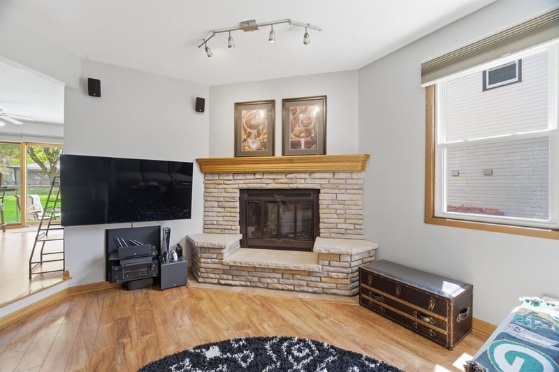 510 Silver Spring Dr, Green Bay, WI 54303