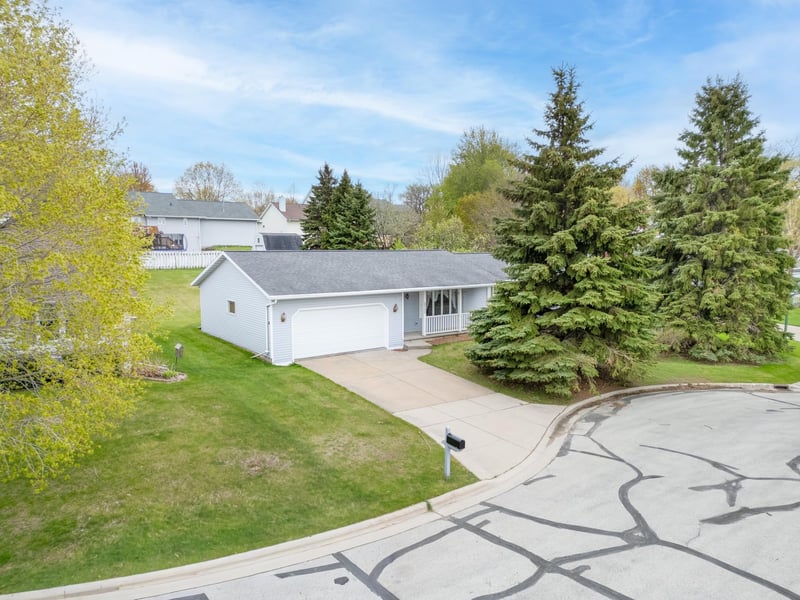 2750 St Anthony Dr, Green Bay, WI 54311-5846