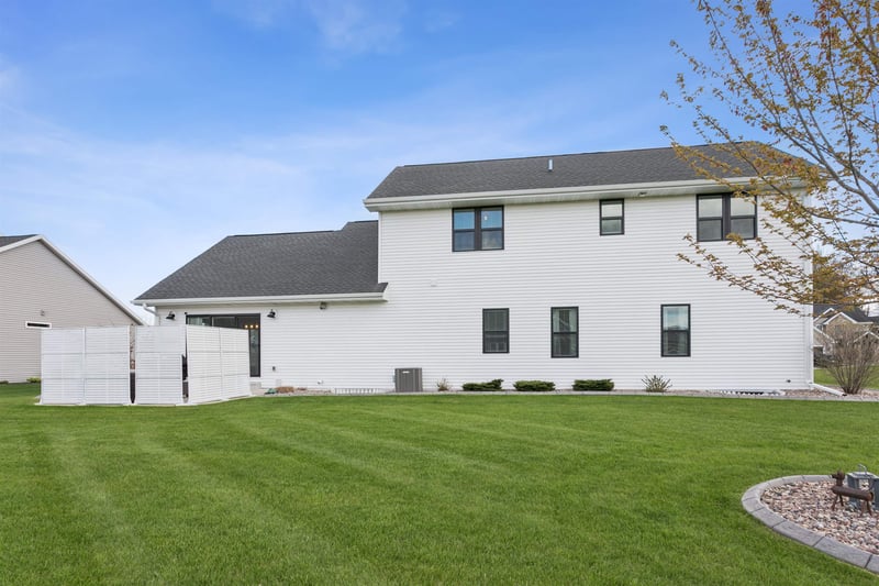 2082 Fescue Way, Green Bay, WI 54313