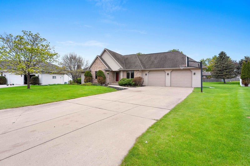 821 Ash St, Green Bay, WI 54313