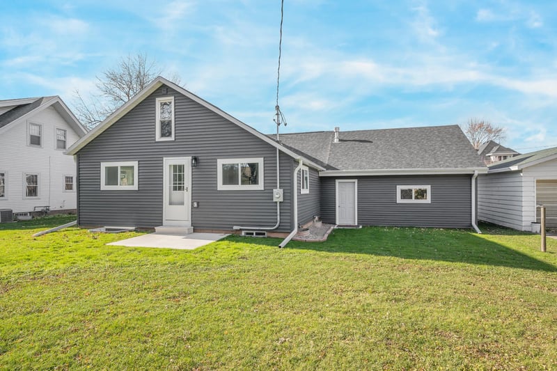 303 1st Ave, Winneconne, WI 54988
