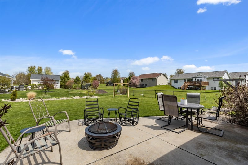 W6220 Sherwood Point Ct, Greenville, WI 54942