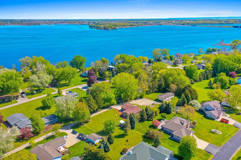 1842 Oakwood Rd, Oshkosh, WI 54904-8445