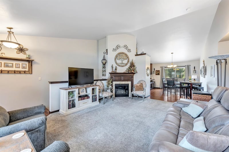 605 Pebblestone Cir, Oneida, WI 54155