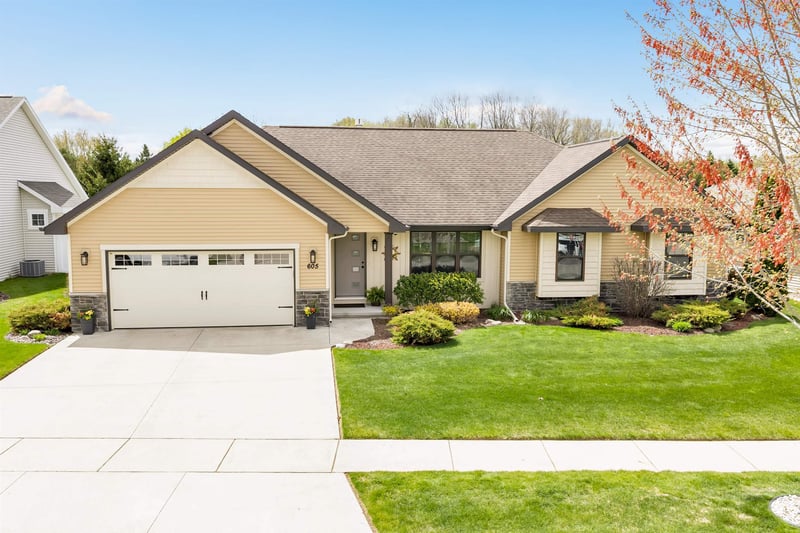 605 Pebblestone Cir, Oneida, WI 54155