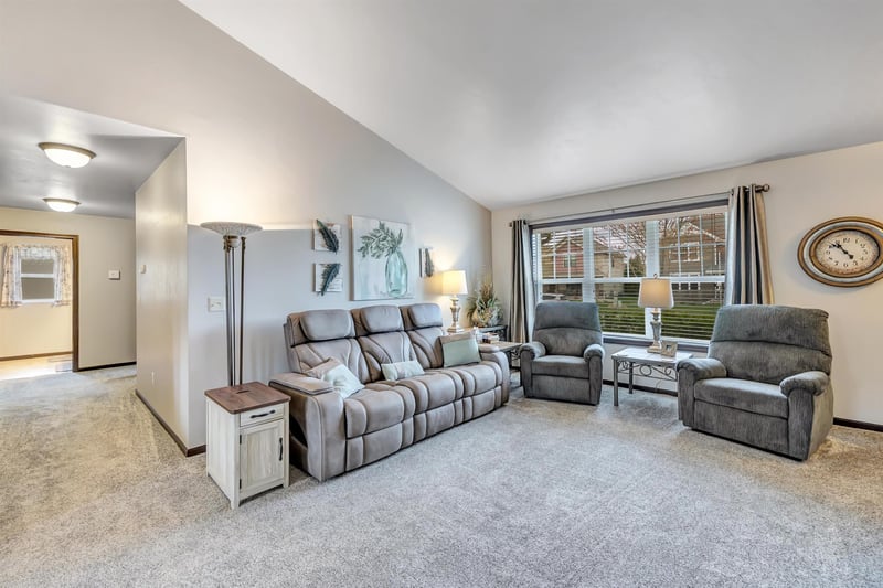 605 Pebblestone Cir, Oneida, WI 54155