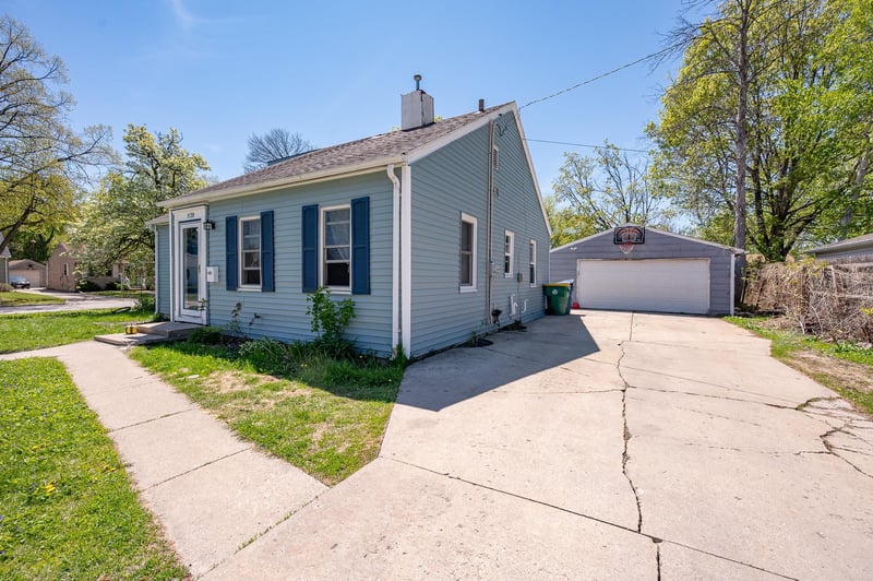 1139 Badger St, Green Bay, WI 54303