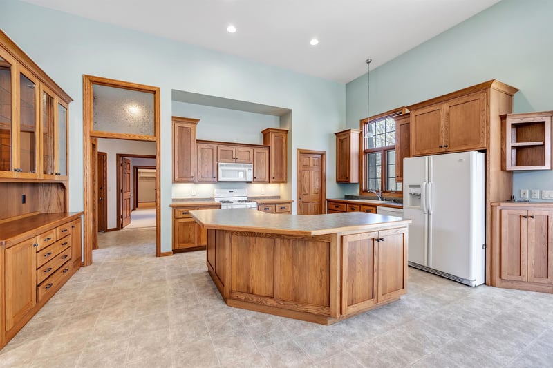 531 Diamond Ridge Cir, Denmark, WI 54208