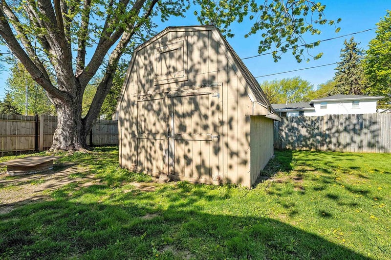 920 Lee Ave, De Pere, WI 54115-1131