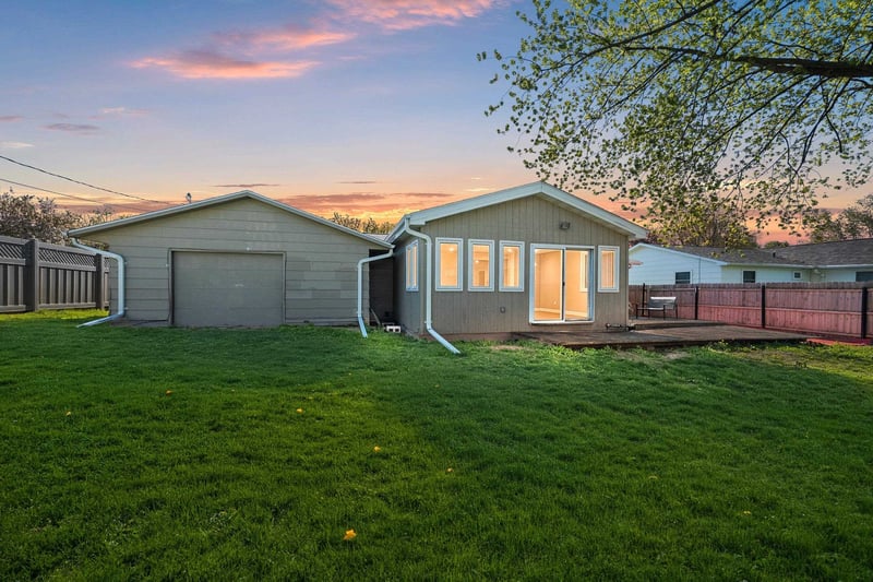 920 Lee Ave, De Pere, WI 54115-1131