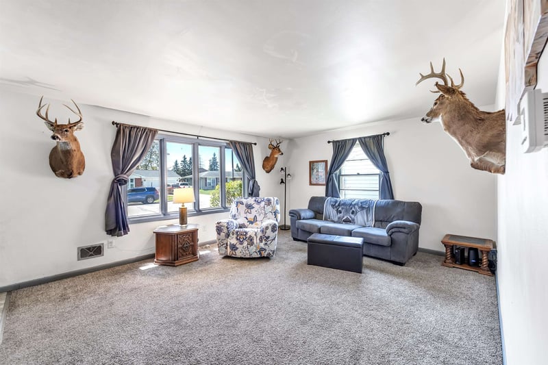 1651 Debra Ln, Green Bay, WI 54302-2211
