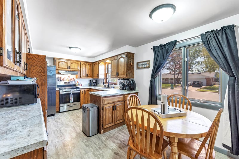 1651 Debra Ln, Green Bay, WI 54302-2211