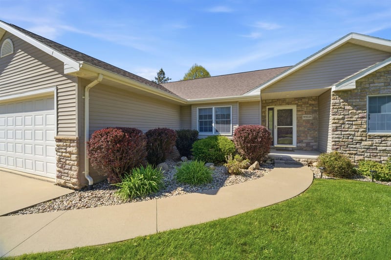 W6148 Long Ct, Appleton, WI 54914