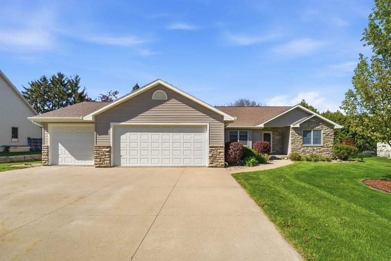 W6148 Long Ct, Appleton, WI 54914