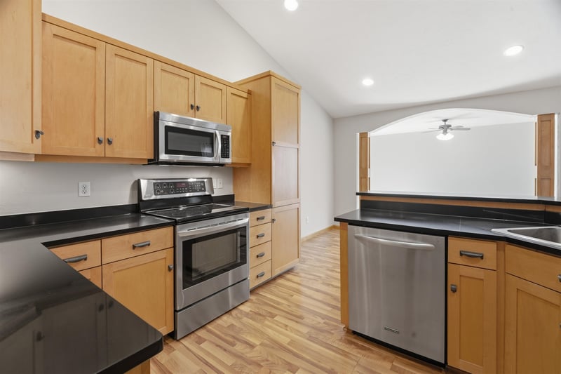 W6148 Long Ct, Appleton, WI 54914