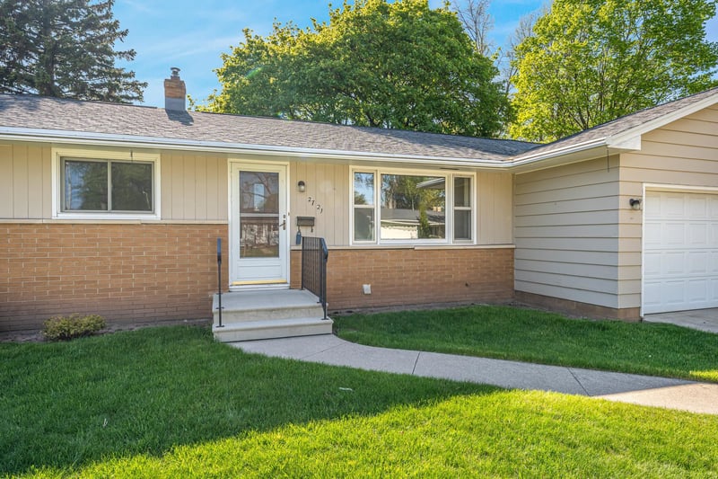2721 Viola St, Appleton, WI 54911-2265
