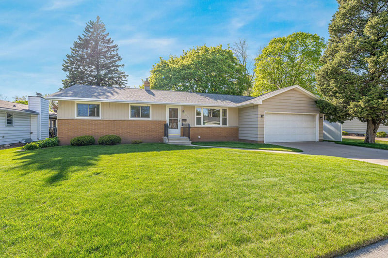 2721 Viola St, Appleton, WI 54911-2265