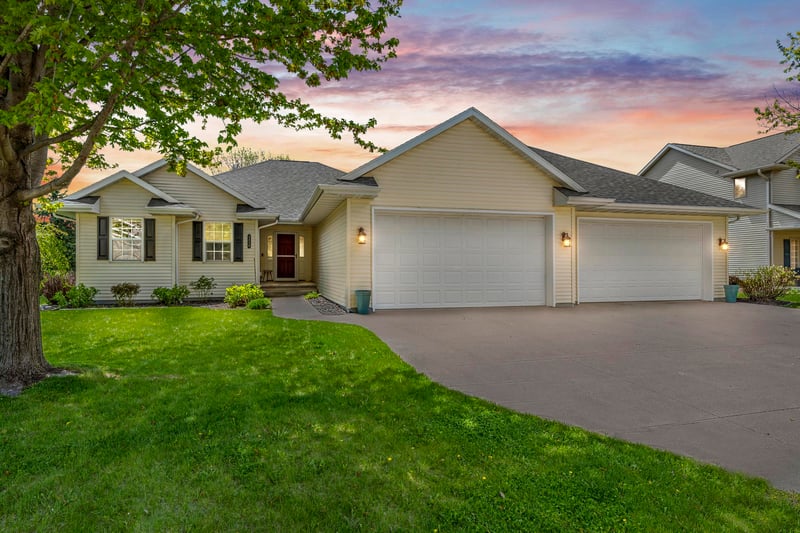 3219 E Fallcreek Ln, Appleton, WI 54913