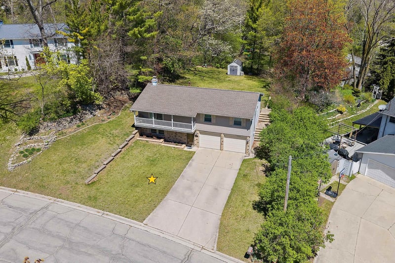 2987 Albert Dr, Green Bay, WI 54311-5901